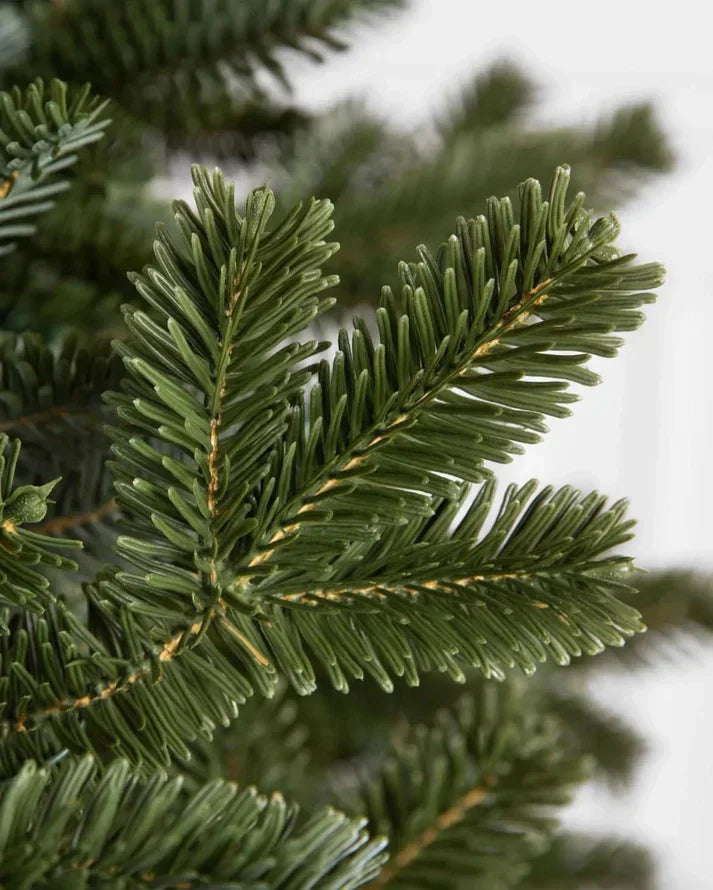 Árvore de Natal Verde Premium com Galhos Articulados, Suporte Metálico que gira e com Rodinhas e Micro LEDs Embutidos