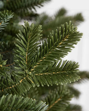 Árvore de Natal Verde Premium com Galhos Articulados, Suporte Metálico que gira e com Rodinhas e Micro LEDs Embutidos