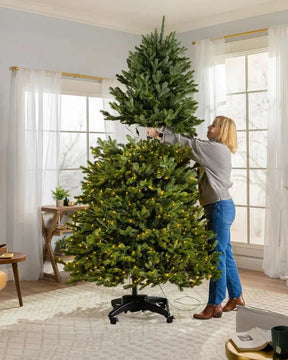 Árvore de Natal Verde Premium com Galhos Articulados, Suporte Metálico que gira e com Rodinhas e Micro LEDs Embutidos